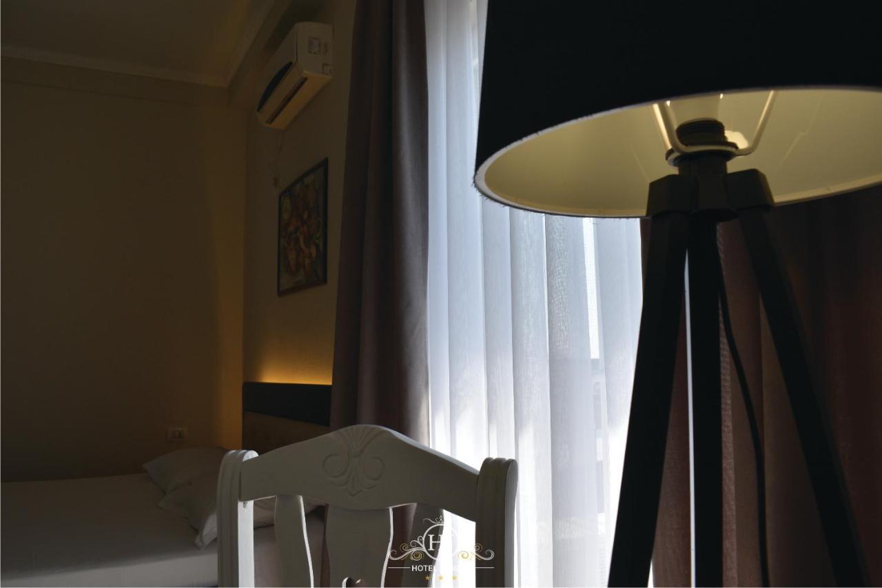 Hotel Jurgen Lezhë Extérieur photo