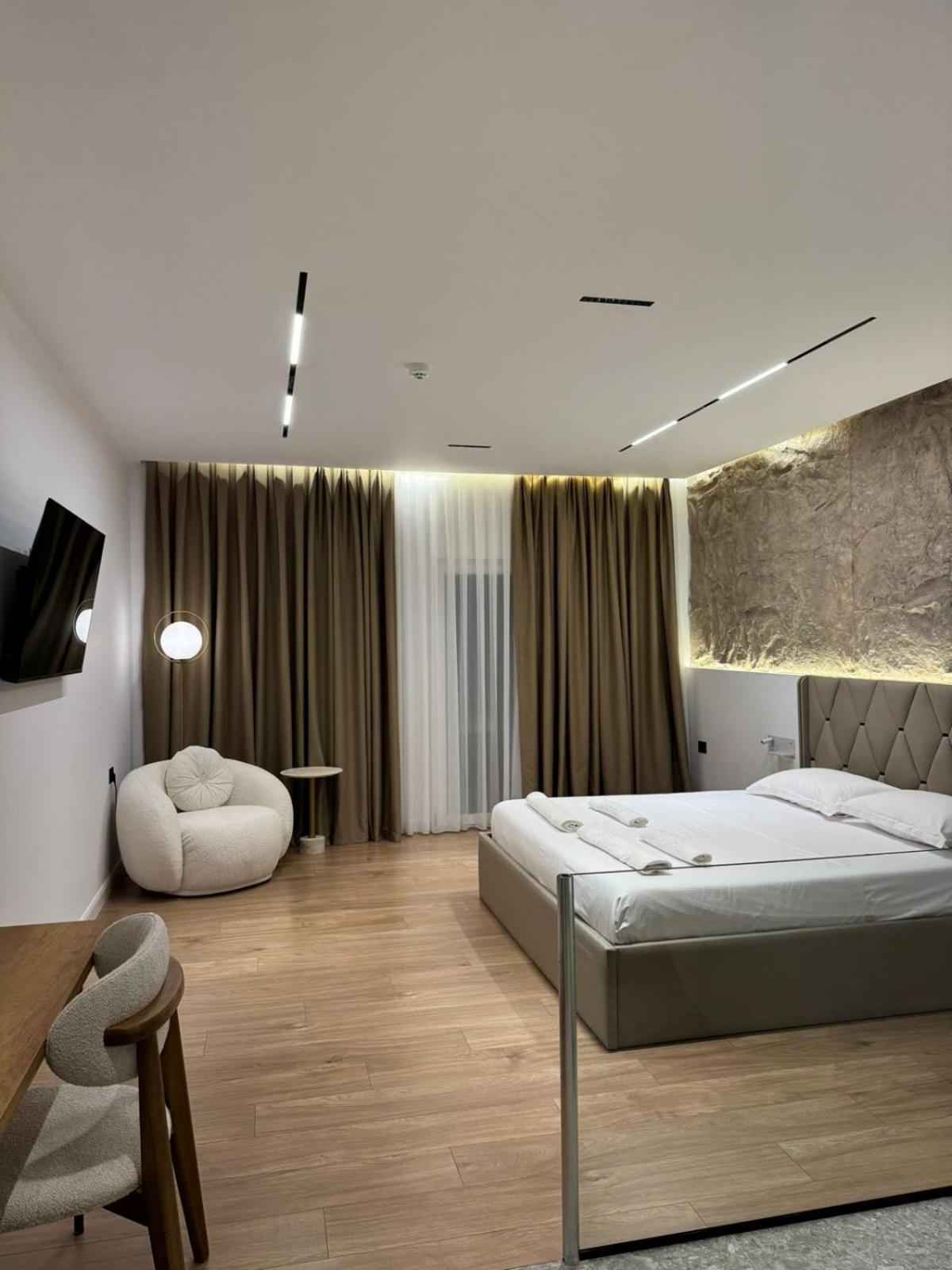 Hotel Jurgen Lezhë Extérieur photo