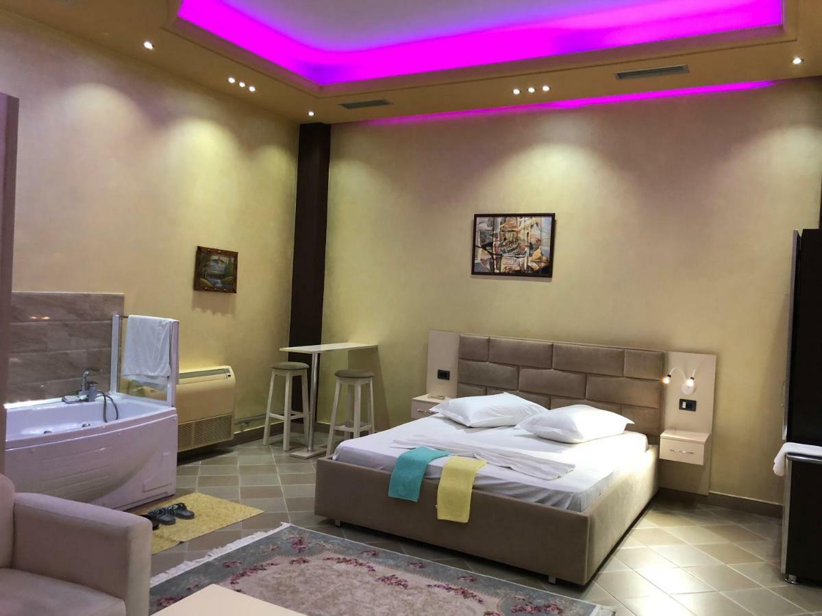 Hotel Jurgen Lezhë Extérieur photo